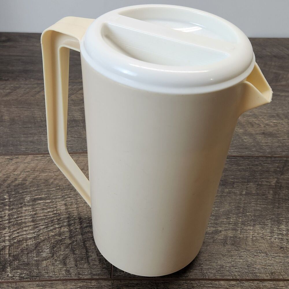 Vintage Rubbermaid #2445 Almond 2 1/4 Quart Pitcher w/ Slotted White Lid